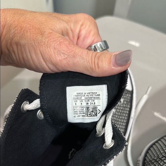 Converse Black and White Patterned High-Tops Size 8 women - Picture 8 of 11